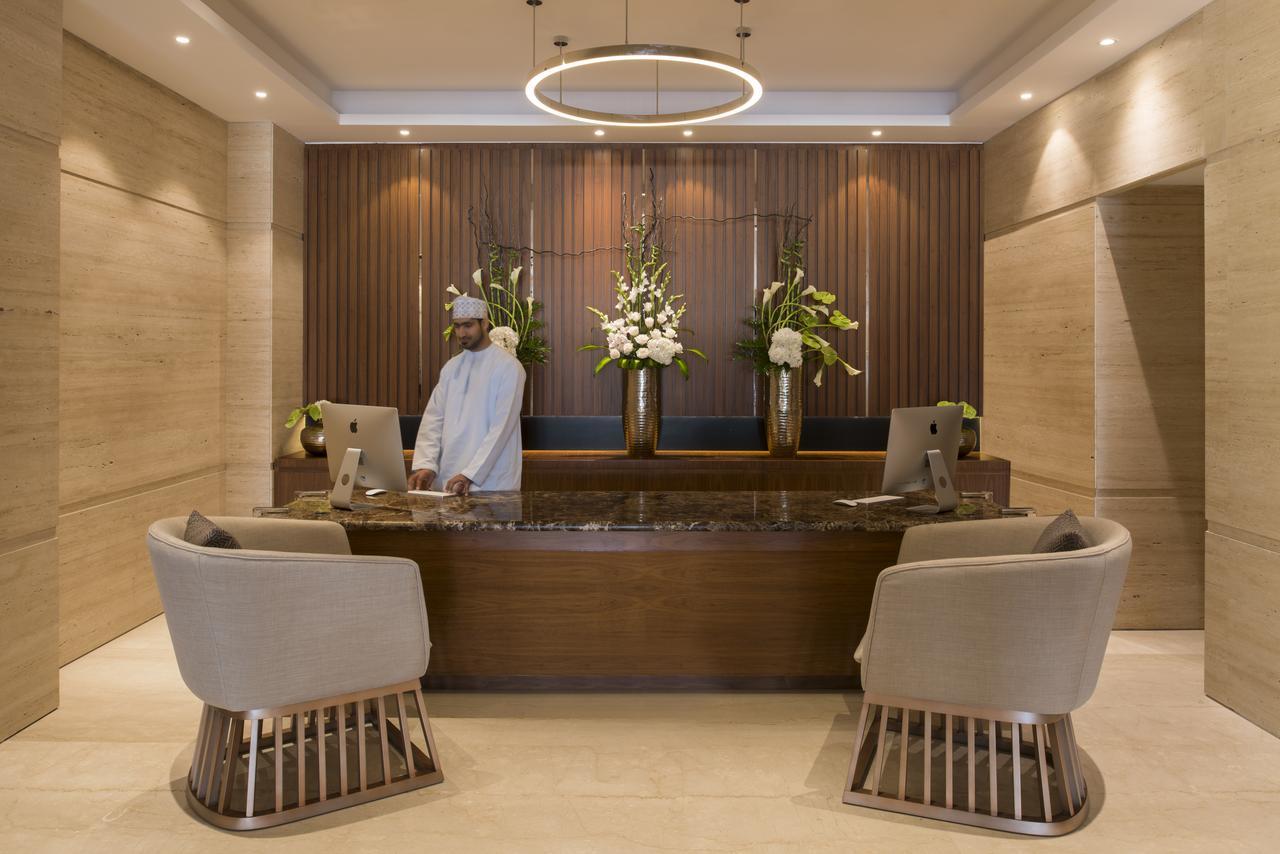 Fraser Suites Маскат Екстер'єр фото Concierge at Jumeirah Emirates Towers Hotel, Dubai
