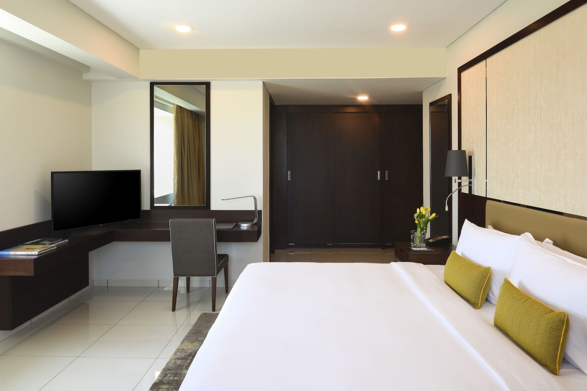 Fraser Suites Маскат Екстер'єр фото A bedroom at the hotel