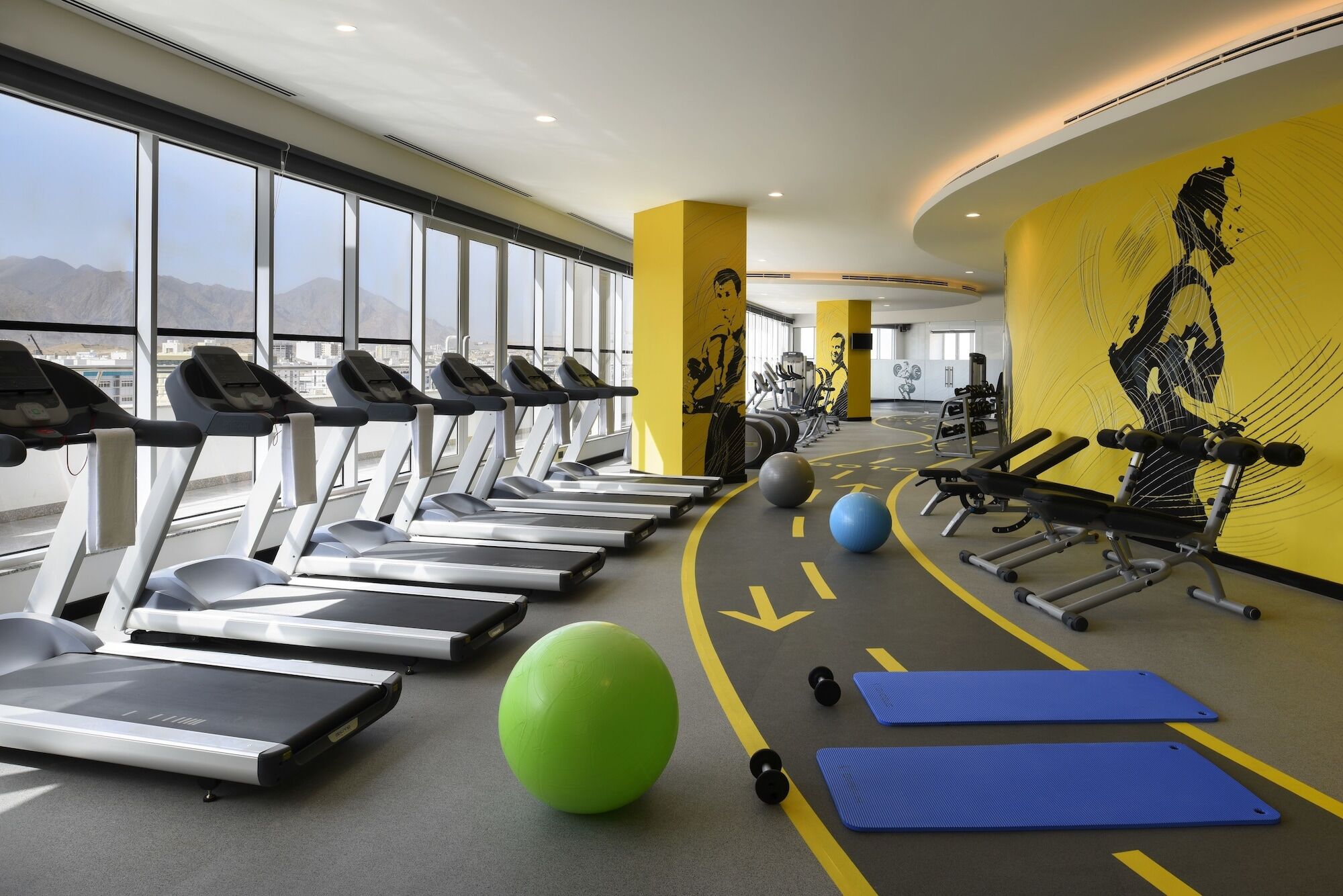 Fraser Suites Маскат Екстер'єр фото The gym at the hotel