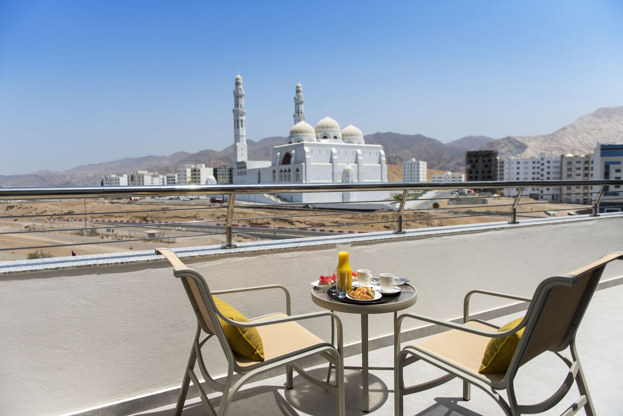 Fraser Suites Маскат Екстер'єр фото View from the rooftop